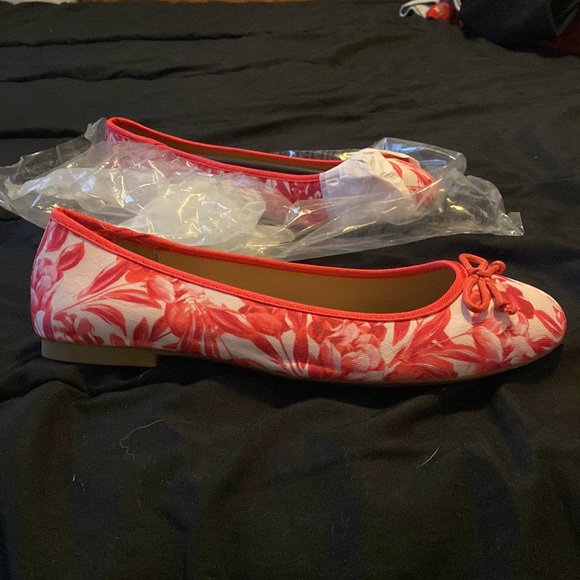 Brand new pink floral flats - Picture 2 of 4